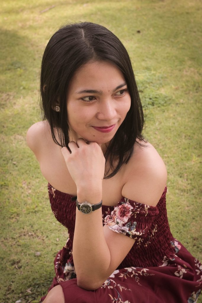 Filipina busker Clarissa Camata